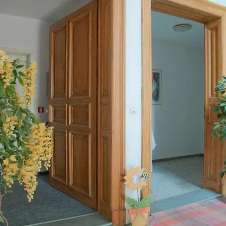 Ξενοδοχείο Georgplatz 3*